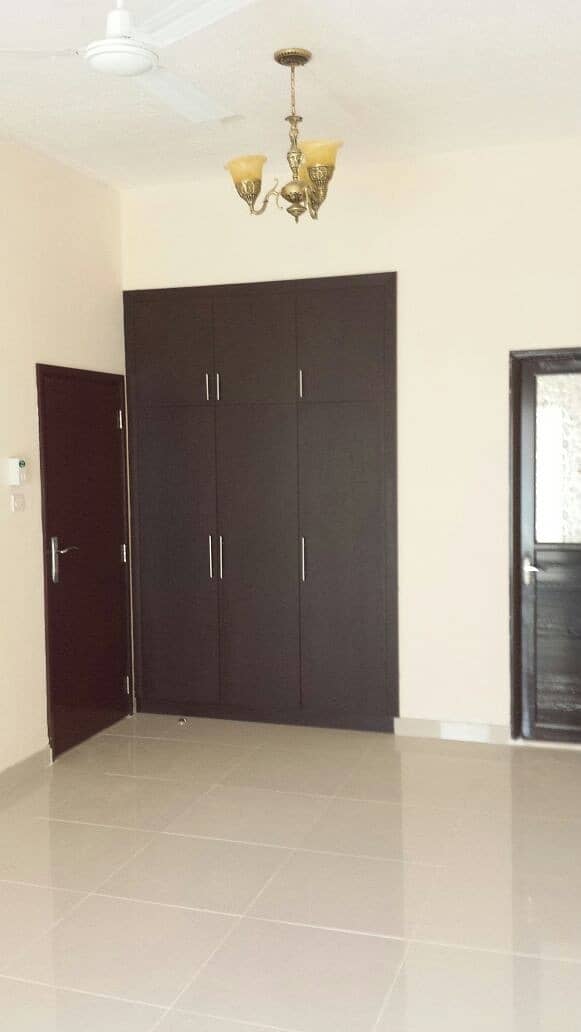 Spacious 1 Bed room hall flat in Salem Sheikh Building in Satwa from now onwards