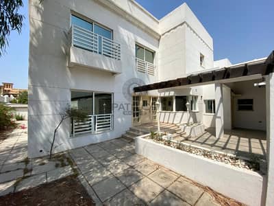 BRIGHT 4BR MAIDS VILLA CLOSE TO CANAL SHARED POOL JUMEIRAH 2
