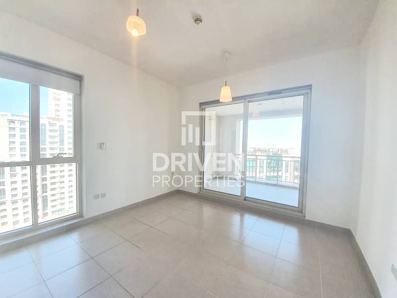 Canal View 1 Bedroom Apartment in Tanaro