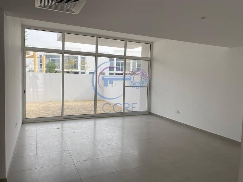 Mid Unit | 3 BR+M | Near to Park Mid Unit | 3 BR+M | Near to Park