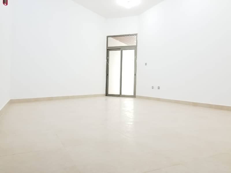 شقة في شارع حمدان 3 غرف 60000 درهم - 4632483