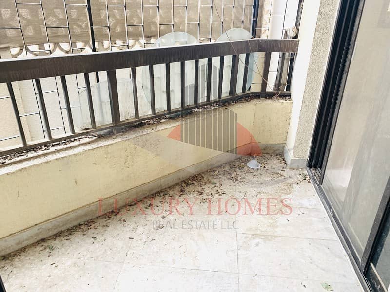 17 Exclusive and Bright With Balcony Near Megamart