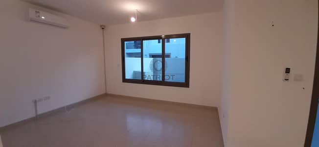 Spacious 3 Beds Villa with Landscaping Spacious 3 Beds Villa with Landscaping