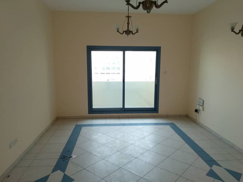 Spacious 2 Bhk with Balcony for Family Sharing Rent 60k