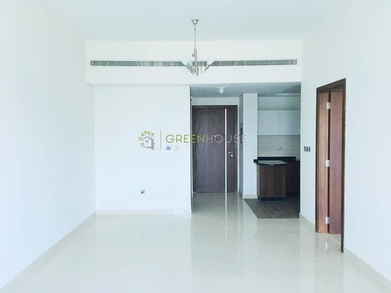 Stunning 1 BHK Apartment in Emerald Tower
