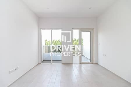 Modern Designed Studio Apartment with Balcony Modern Designed Studio Apartment with Balcony