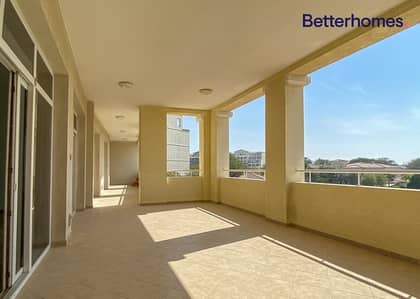 Vacant July End | Two Side Lake View | Storage Vacant July End | Two Side Lake View | Storage