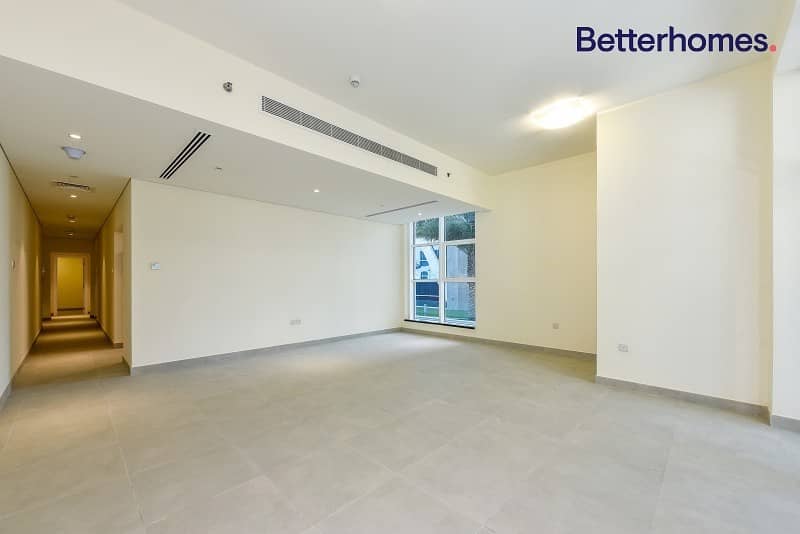 Mid Floor | Chiller Free | Brand New Mid Floor | Chiller Free | Brand New