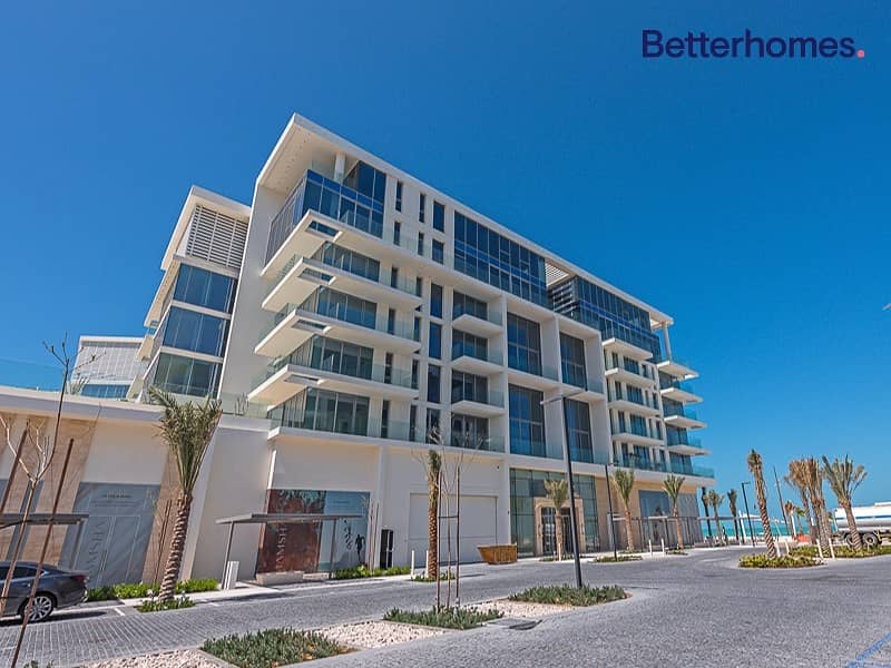 Superb Two Beds|sea view|Prime location