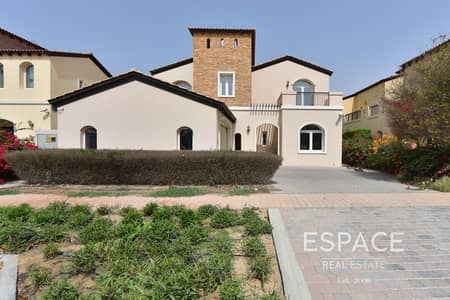 Lake and Course View | 5 Beds | Vacant Lake and Course View | 5 Beds | Vacant