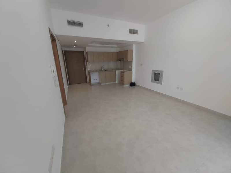 Vacant 1 BR with One Month Free and Pool View