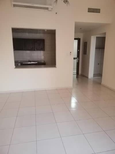 STUNNING 2BHK WITH BALCONY IN CBD FOR SALE 530K ONLY STUNNING 2BHK WITH BALCONY IN CBD FOR SALE 530K ONLY