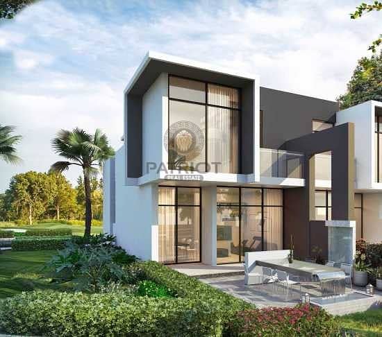 3 Desirable villas in an international golf community