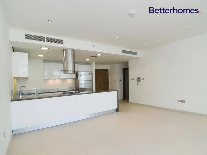 Sea view lovely unit with balcony in Al Naseem