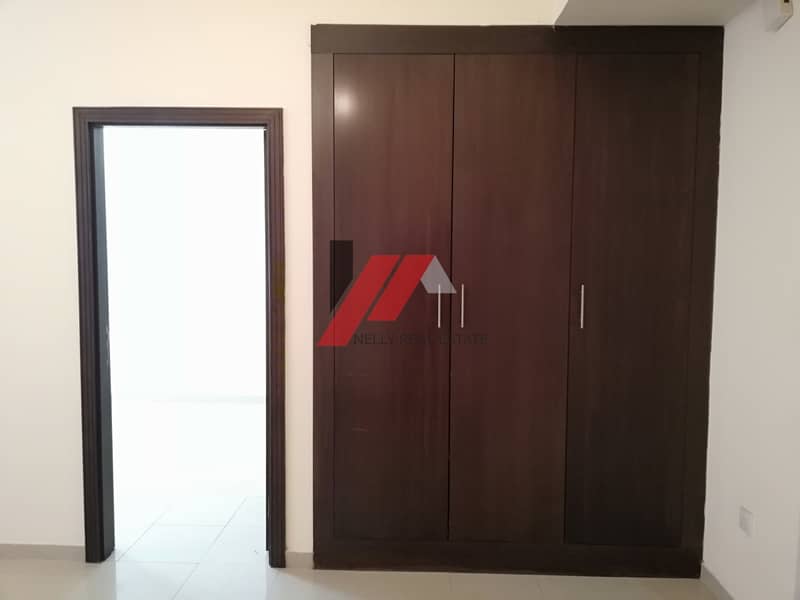 5 Very spacious 1bhk apartment with wardrobe rent only 32k 4 or 6 cheques payment