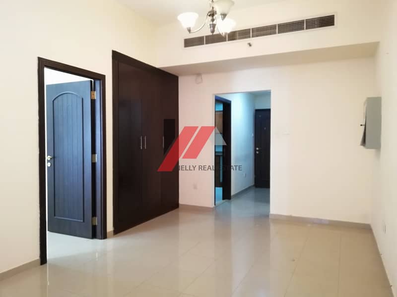 7 Very spacious 1bhk apartment with wardrobe rent only 32k 4 or 6 cheques payment