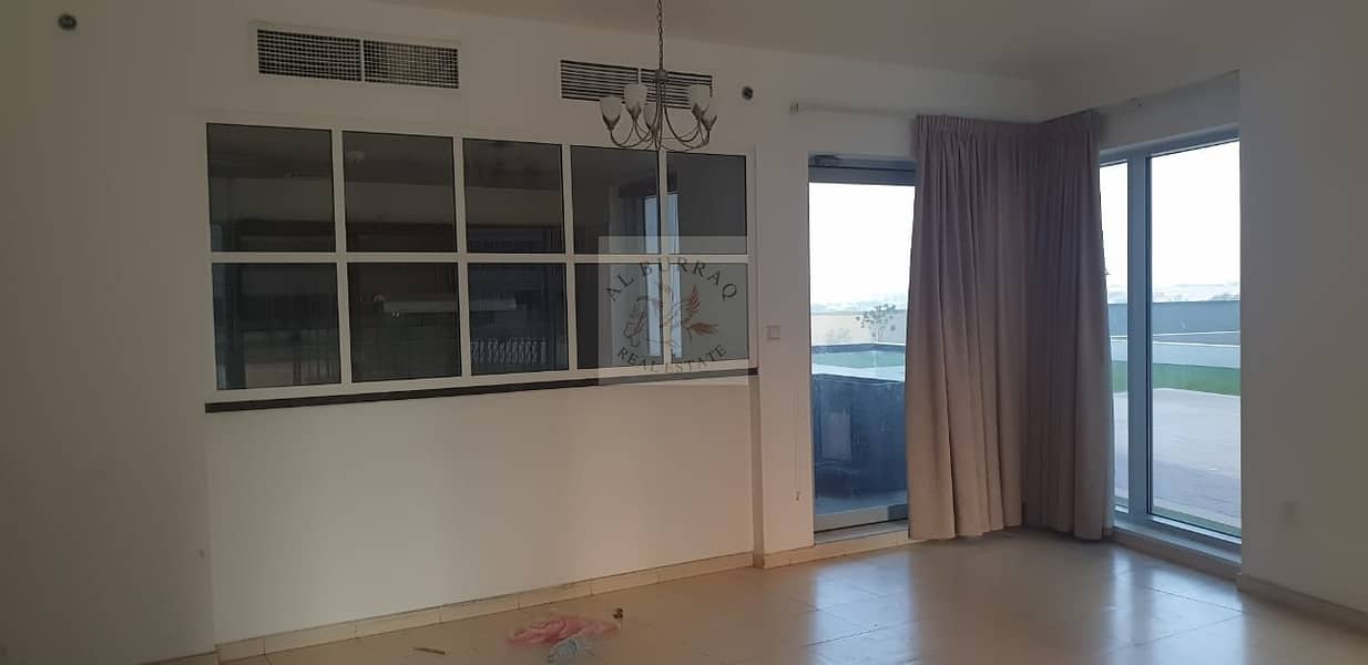 2 Bedroom Vacant for sale in Skycourts