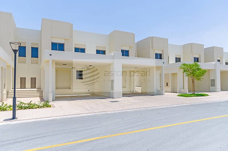 Spacious 3 Bedroom Townhouse | Ready to Move In