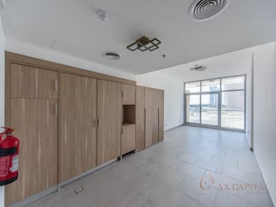 Huge Studio Apartment I Best Deal I With Balcony