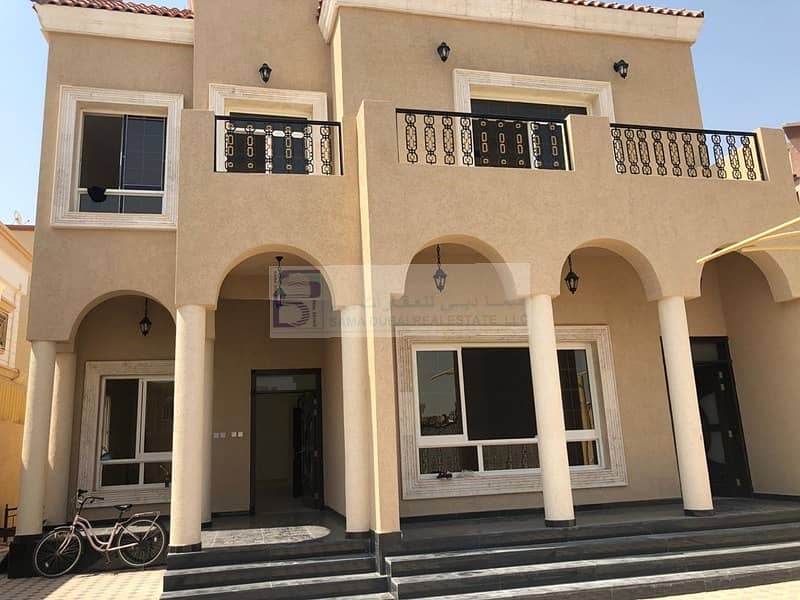 personal ginishing Villa in very good location beside mosque 2nd plot from the main road.