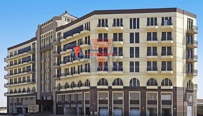 Furnished Large studio with balcony Lincoln park Arjan Furnished Large studio with balcony Lincoln park Arjan