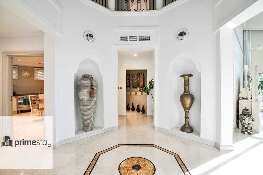 118 Stunning 5BR Villa with Private Pool in Palm