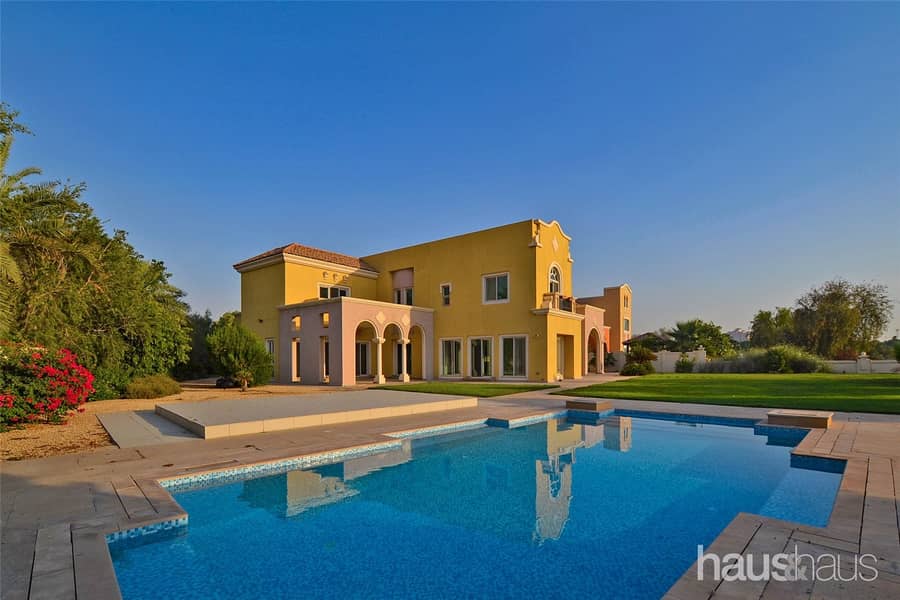 Stunning 6 Bed | Private Pool & Golf Views