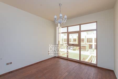 Single Row | Stunning 3 Bedroom Townhouse Single Row | Stunning 3 Bedroom Townhouse