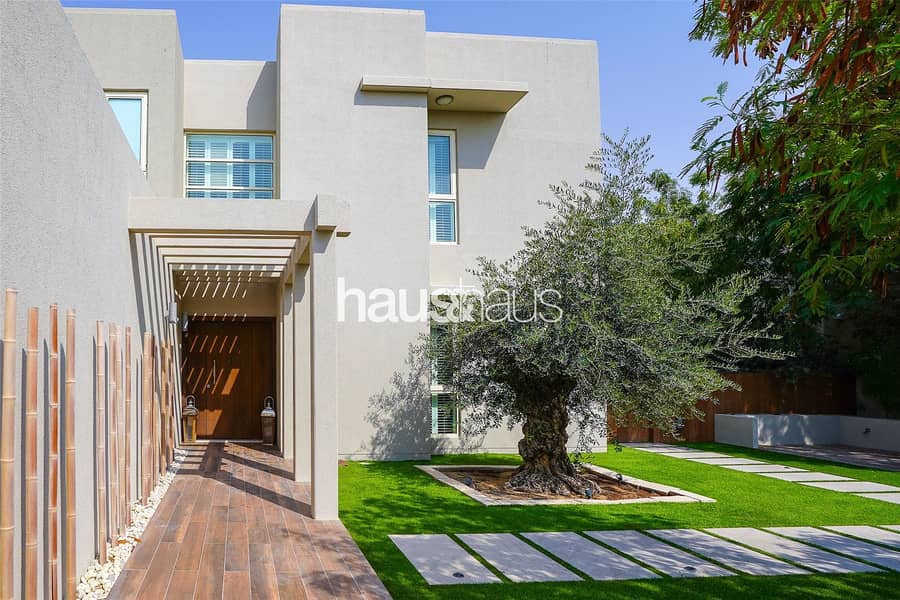 Stunning Fully Upgraded 5 bed Golf Course villa