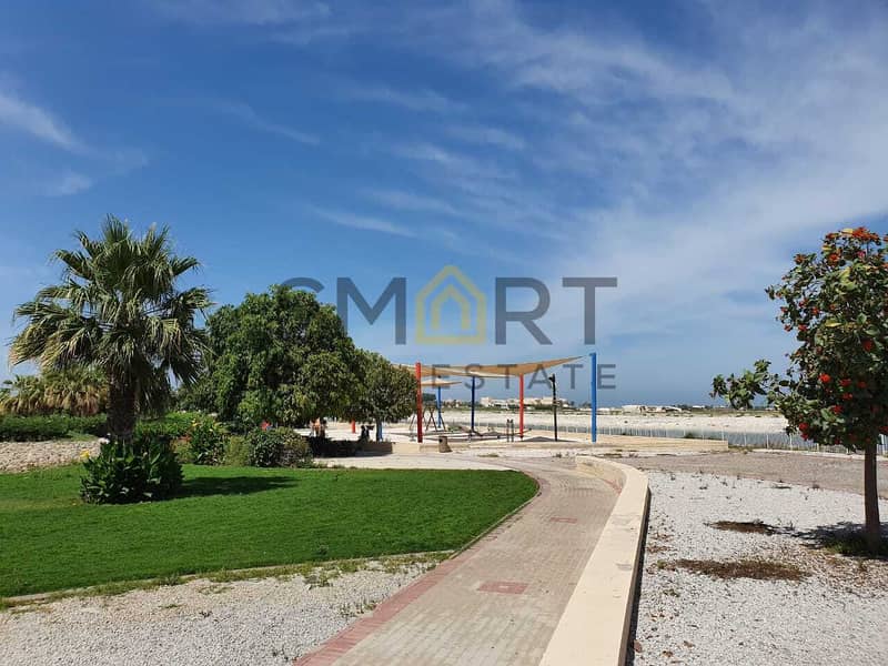 Upgraded Town House| Private Pool | Private Garage Upgraded Town House| Private Pool | Private Garage