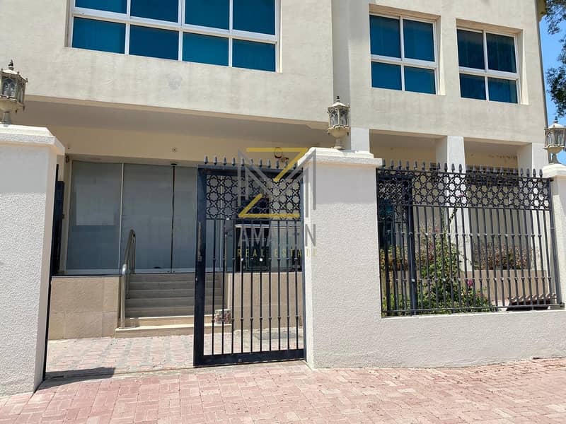 AMAZING ang Huge Commercial Villa (open for different concept) for RENT / VACANT Ready to Move In! - Jumeirah 2