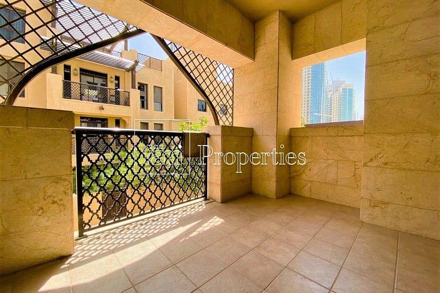 HUGE TERRACE | MAINTENANCE FREE | 1 BED