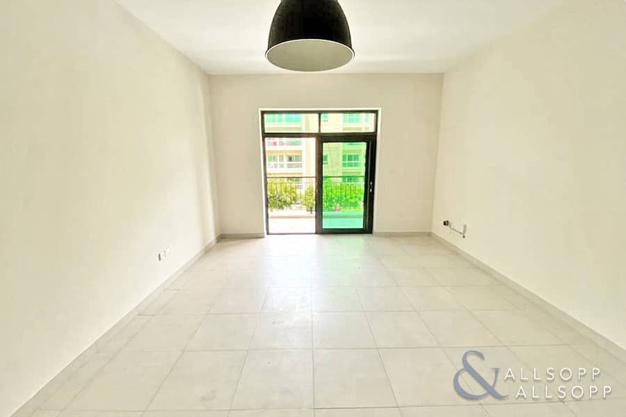 1 Bed | Vacant | Large Unit | 829 Sq. Ft. 1 Bed | Vacant | Large Unit | 829 Sq. Ft.