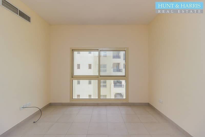 Spacious 3 Bedroom Apartment in the Marina