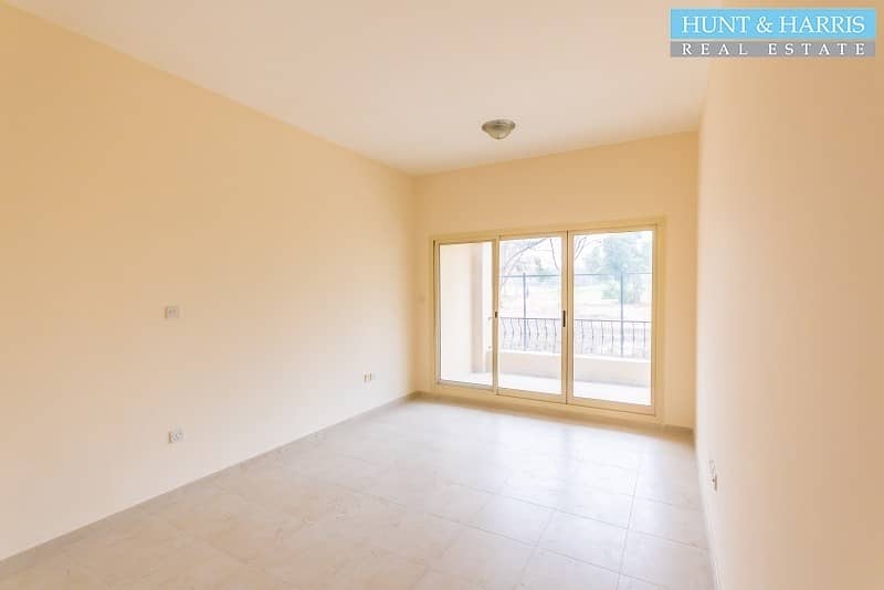 Large Apartment - 2 Minutes Walk to the Mall