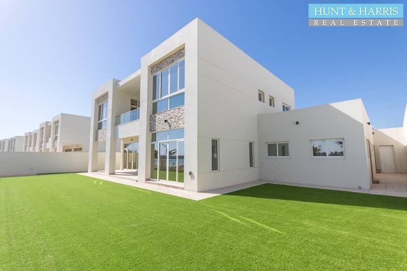 Gorgeous villa with direct private beach access Gorgeous villa with direct private beach access