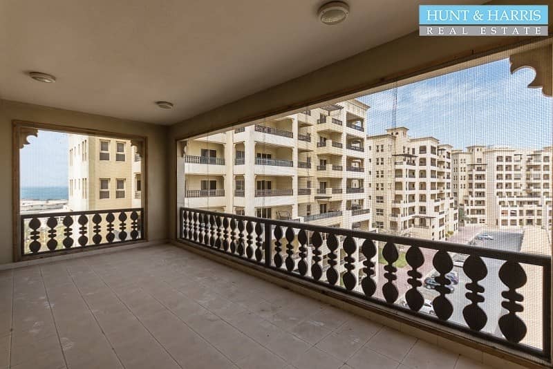 Parital Sea VIew - 3 bedroom with maids - Large Balcony