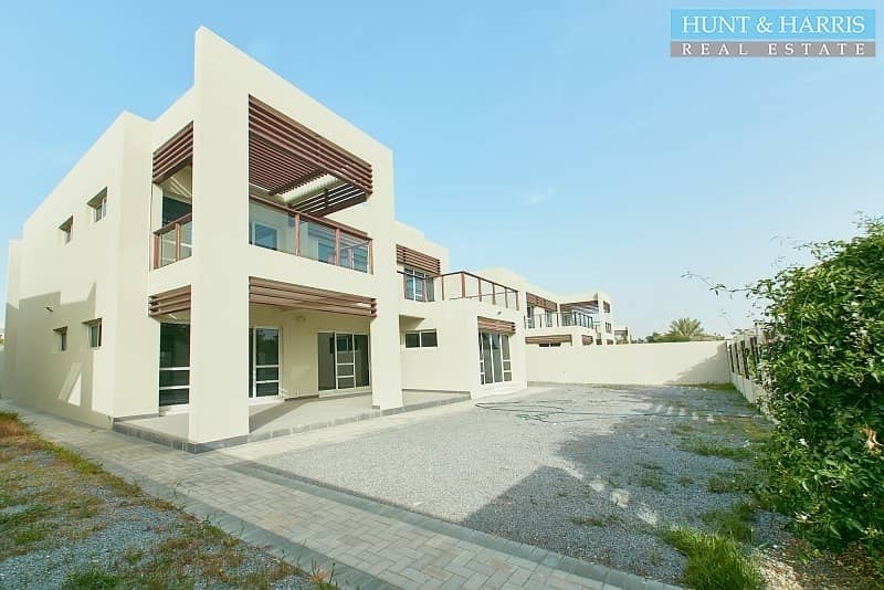 Beachfront living at an attractive price - 4 Bedroom Villa