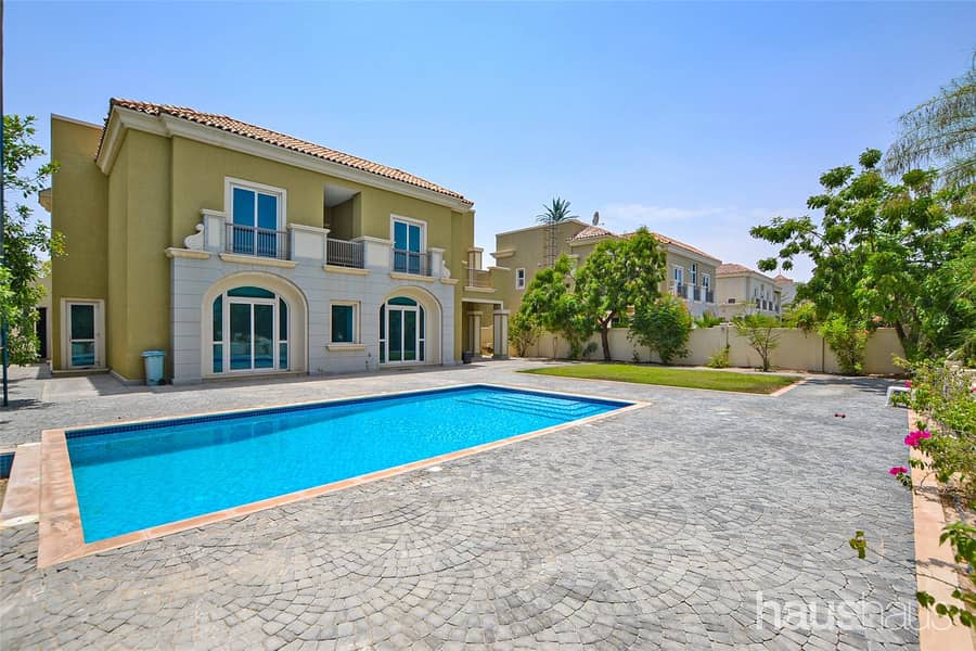 Golf Course Views | Private pool | Opposite Park