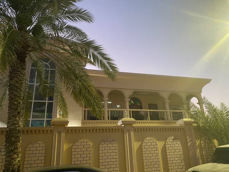 Big villa eight rooms  for sale in al azra