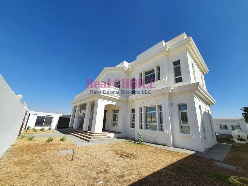 Luxurious Villa With Elegant Upstairs Living Area Luxurious Villa With Elegant Upstairs Living Area