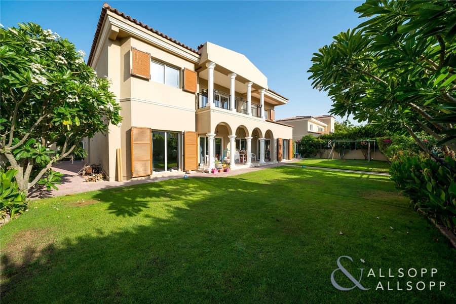 Exclusive | Upgraded | 5 Bed Family Villa