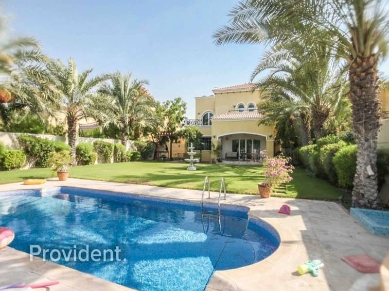 Full Lake View | Private pool | Landscaped garden