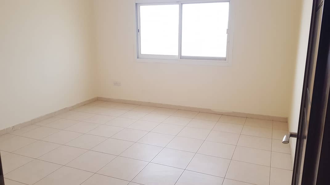 1 BED ROOM HALL 39K 4 CHEQUES NEAR TO SHABIYA PARK ZONE 19 FREE WATER AND ELECTRICITY AT MBZ