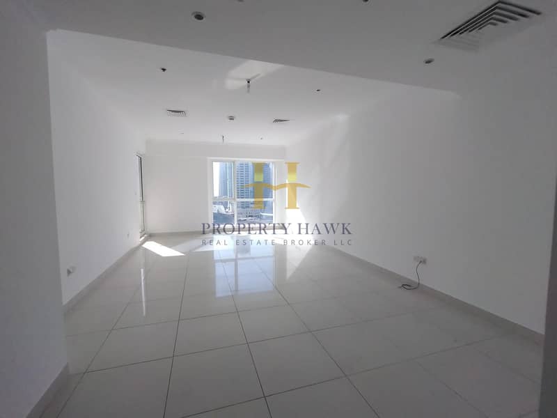 Bright and Spacious 1 Bedroom with Marina View