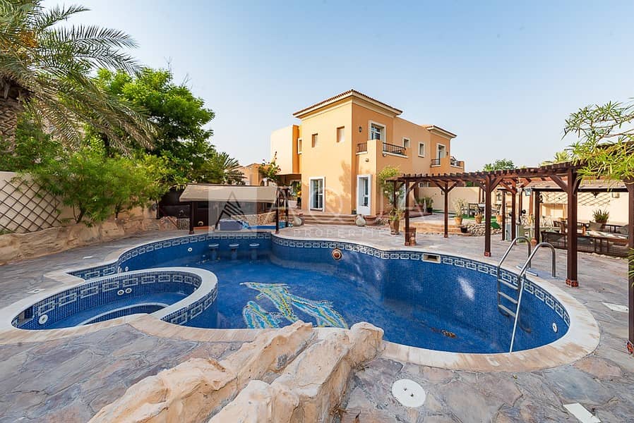 | 4 Bed villa | Pool + Jacuzzi | Gymnasium |