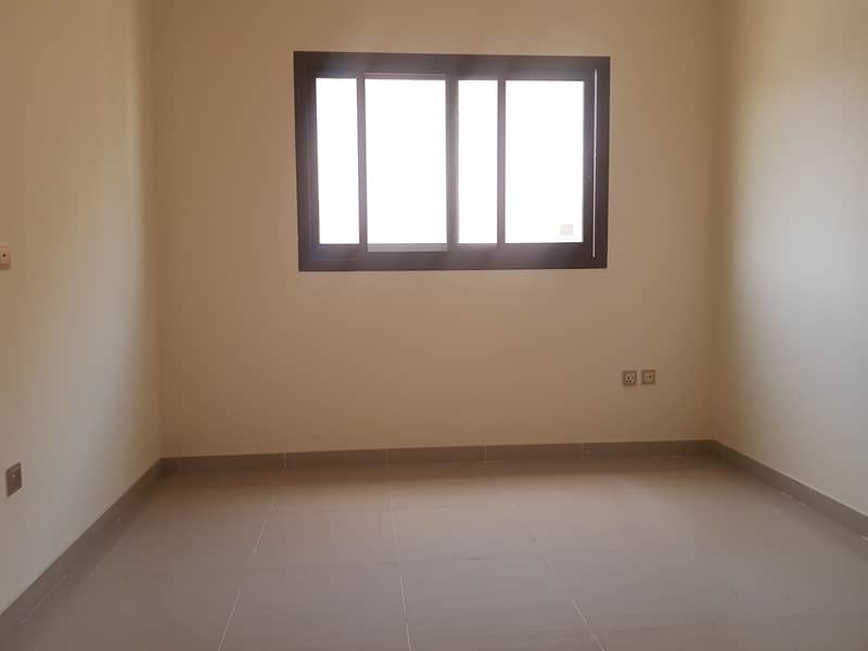 BEHIND ZULEKHA HOSPITAL BRAND NEW  LAST UNIT ONLY CLOSE TO RTA BUS STOP WITH GYM FREE + 45 DAYS FREE 4-CHEQS ONLY IN 46K