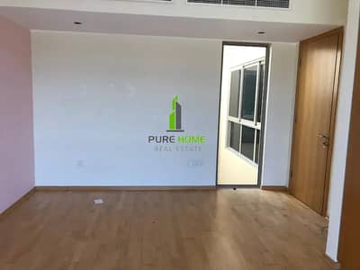 Elegant and Spacious Townhouse for Rent with 4 Bedrooms Elegant and Spacious Townhouse for Rent with 4 Bedrooms