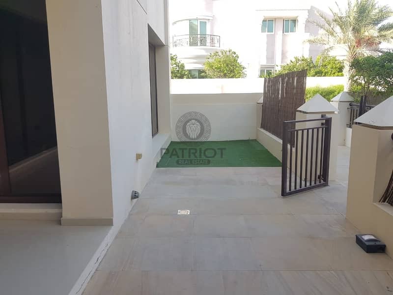 Luxury Compound 5 Bed + Maids Room In Jumeirah 2