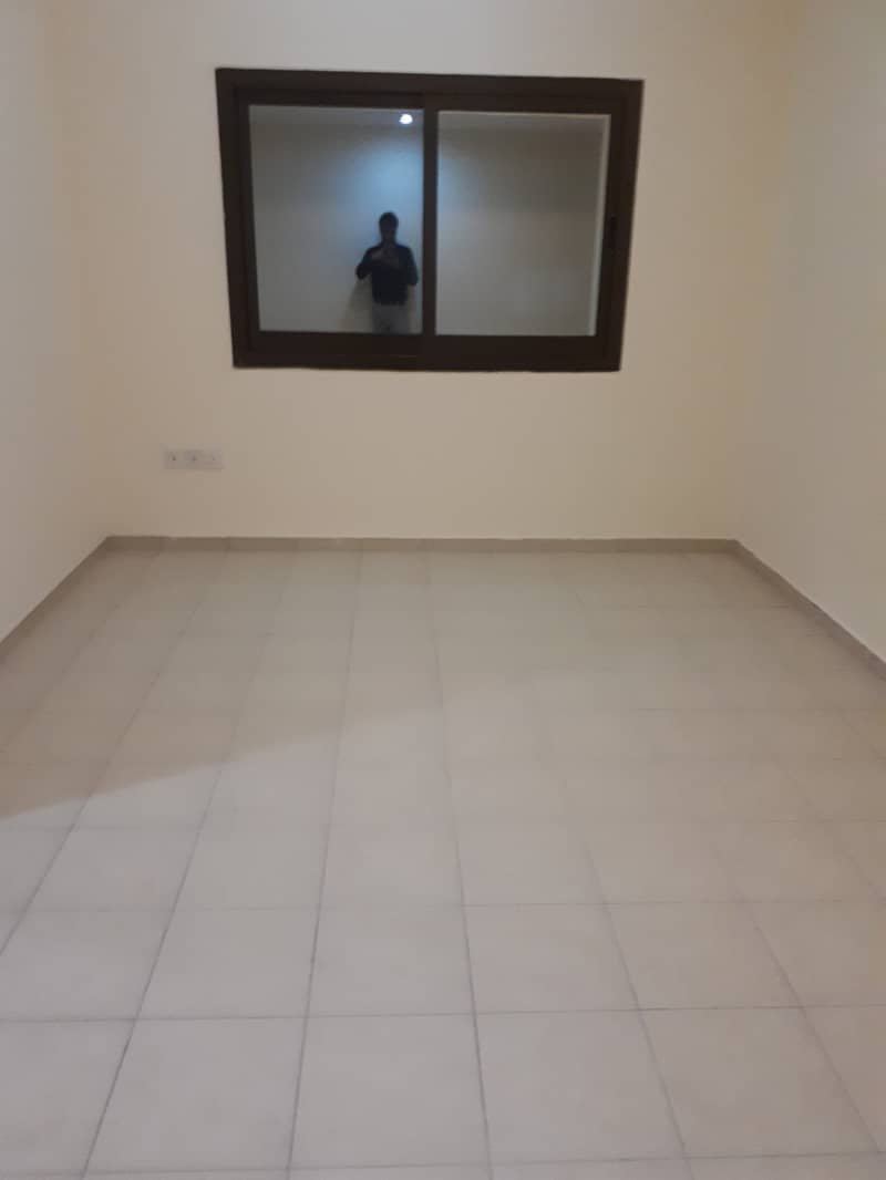 شقة في القصيص 1 غرف 21000 درهم 4657345